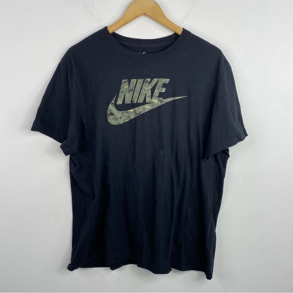 Nike L Mens Black Camo Shortsleeved T-shirt